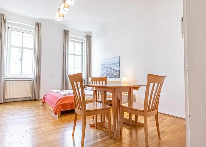 Daire Budget-Friendly 3-Br Apartment Rathausplatz Viyana