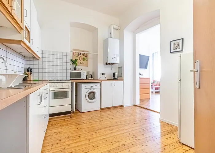 Budget-Friendly 3-Br Apartment Rathausplatz *