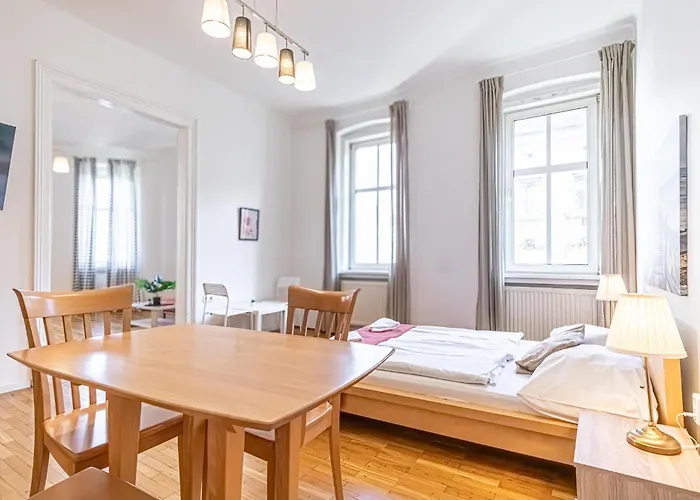 Daire Budget-Friendly 3-Br Apartment Rathausplatz Viyana