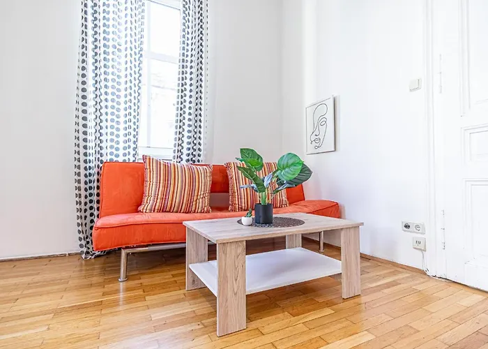 Budget-Friendly 3-Br Apartment Rathausplatz * Viyana