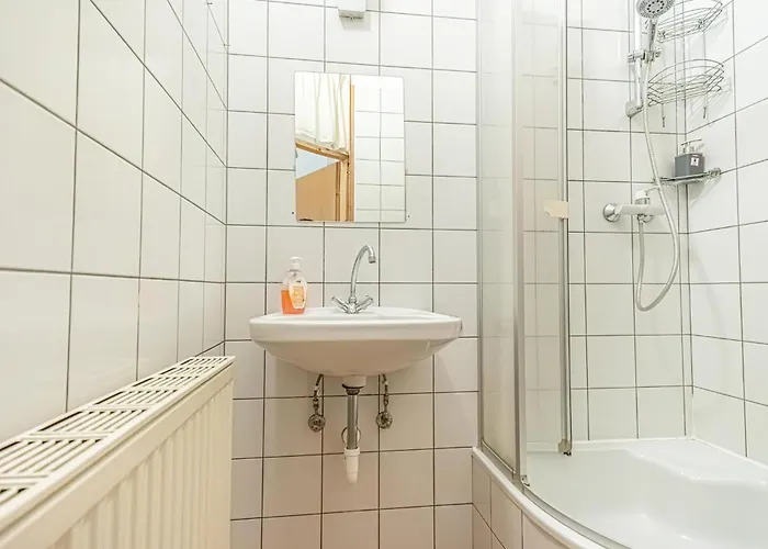 Budget-Friendly 3-Br Apartment Rathausplatz Daire Viyana
